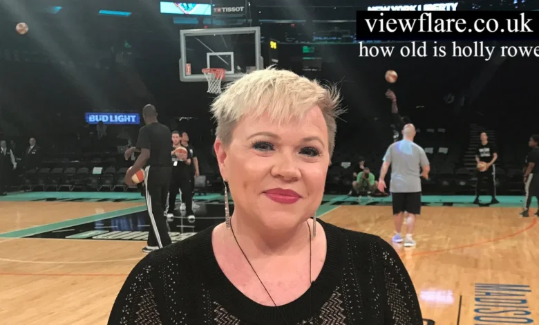 how old is holly rowe